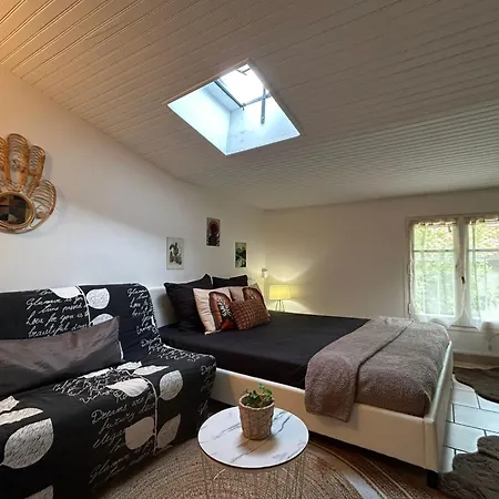 Bright And Quiet House In Casa vacanze *